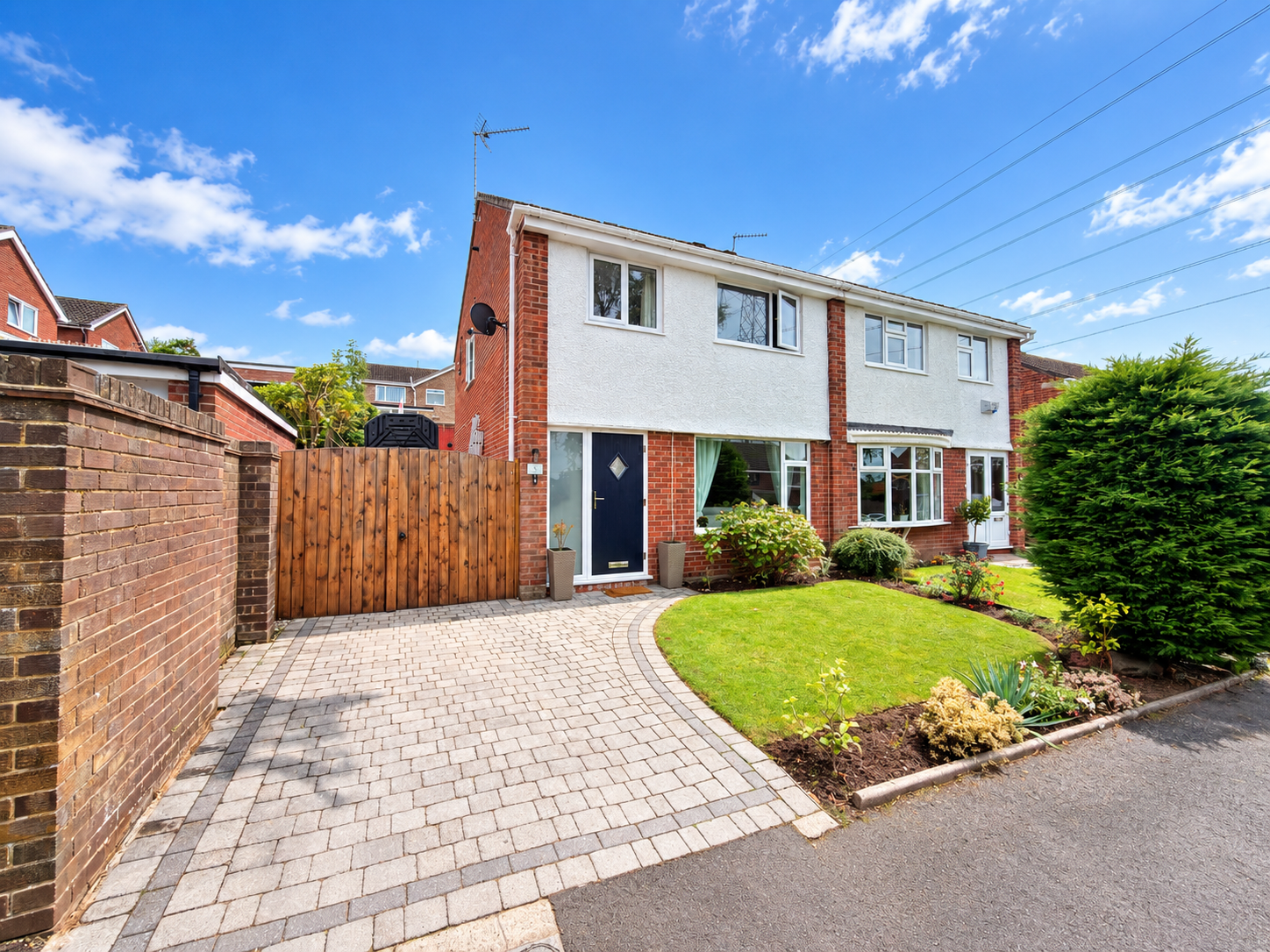 Semi Detached House for sale in Stockport, Mallard Close, Offerton, Stockport, SK2 5UG