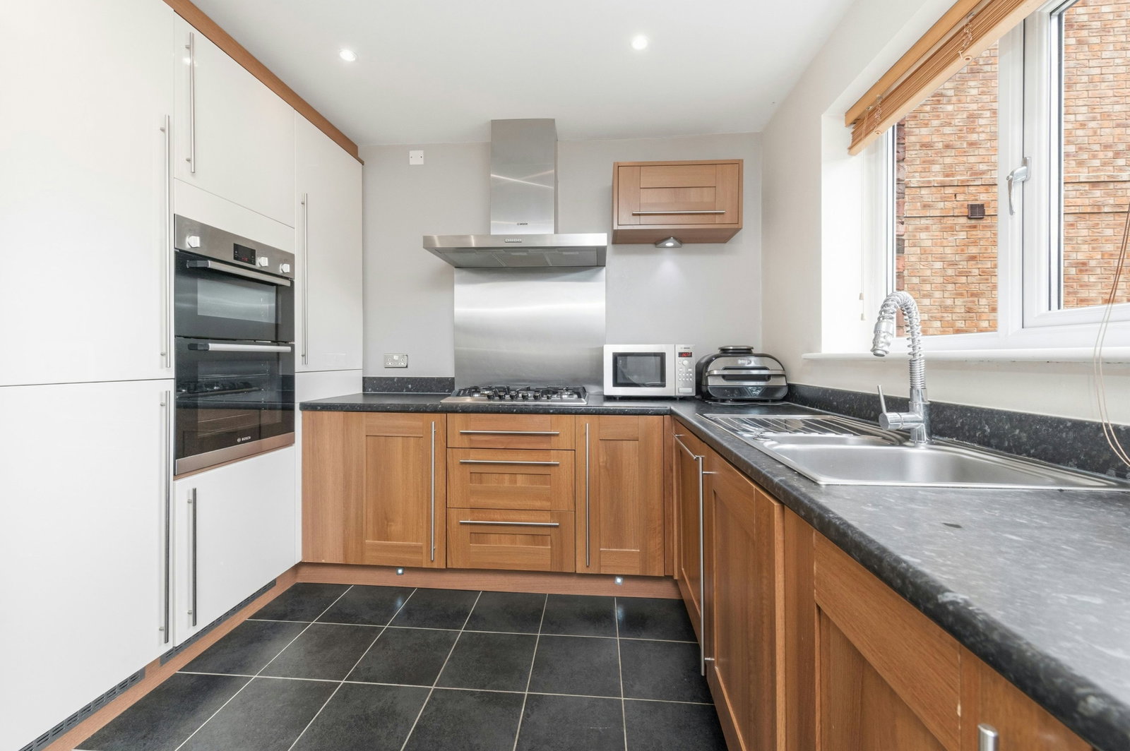 End Of Terrace House for sale in Leeds, Lime Drive, Leeds, LS14 6GR, 1523 m²