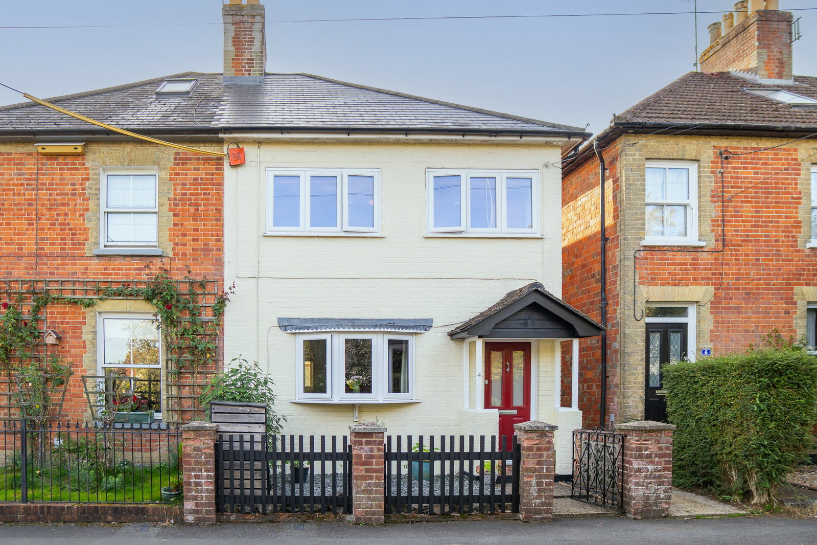 Semi Detached House for sale in Alton, Bow Street, Alton, GU34 1NY, 1042 m²