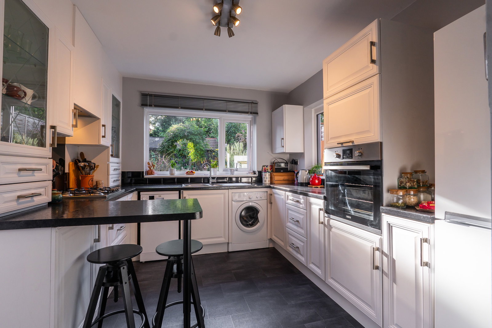 Semi Detached House for sale in Alton, Bow Street, Alton, GU34 1NY, 1042 m²