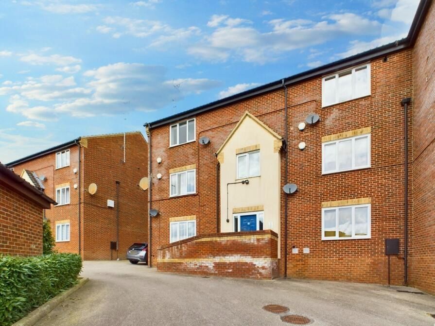 Flat for sale in Milton Keynes, Kirkwood Grove, Milton Keynes, MK5