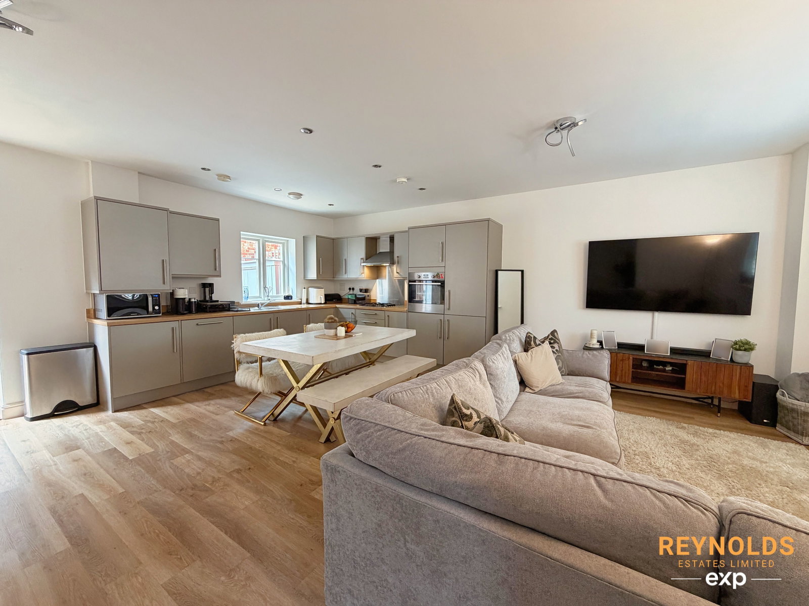 Mews House for sale in West Malling, Leybourne Chase, West Malling, Kent, ME19 5ST, 1140 m²