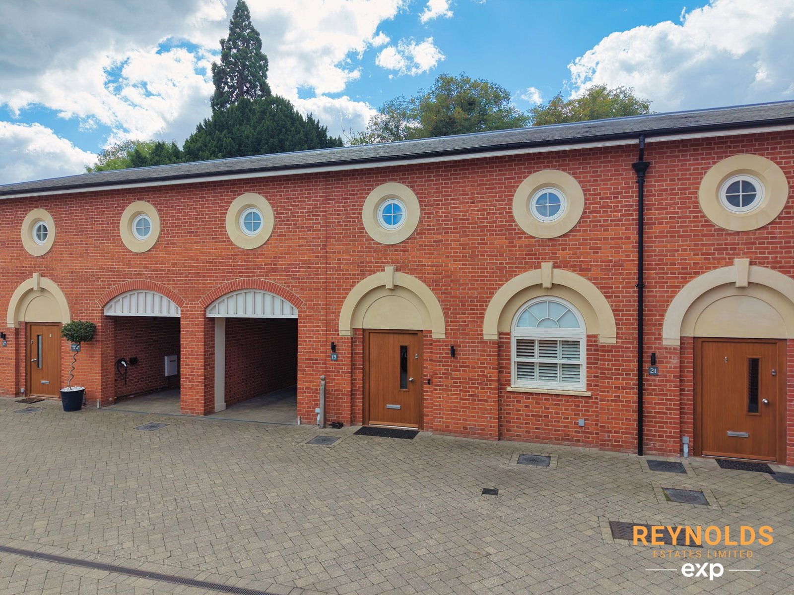 Mews House for sale in West Malling, Leybourne Chase, West Malling, Kent, ME19 5ST, 1140 m²