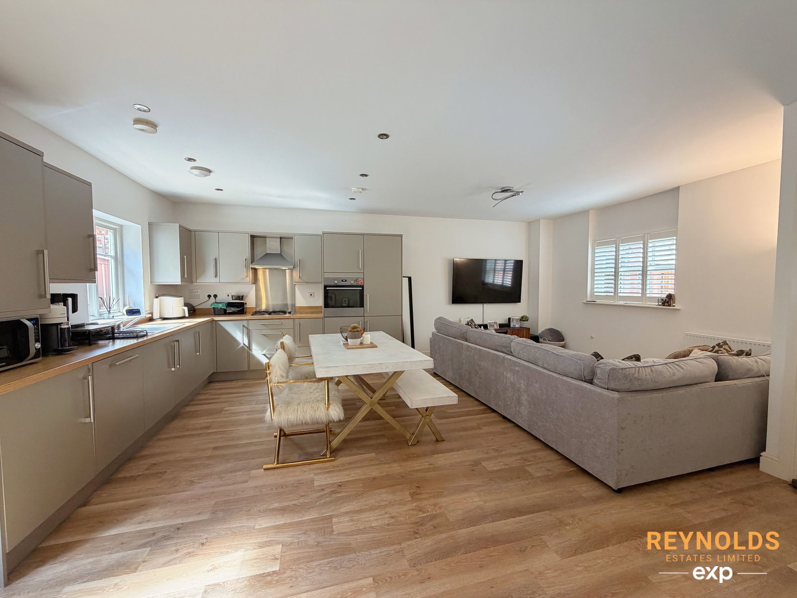 Mews House for sale in West Malling, Leybourne Chase, West Malling, Kent, ME19 5ST, 1140 m²