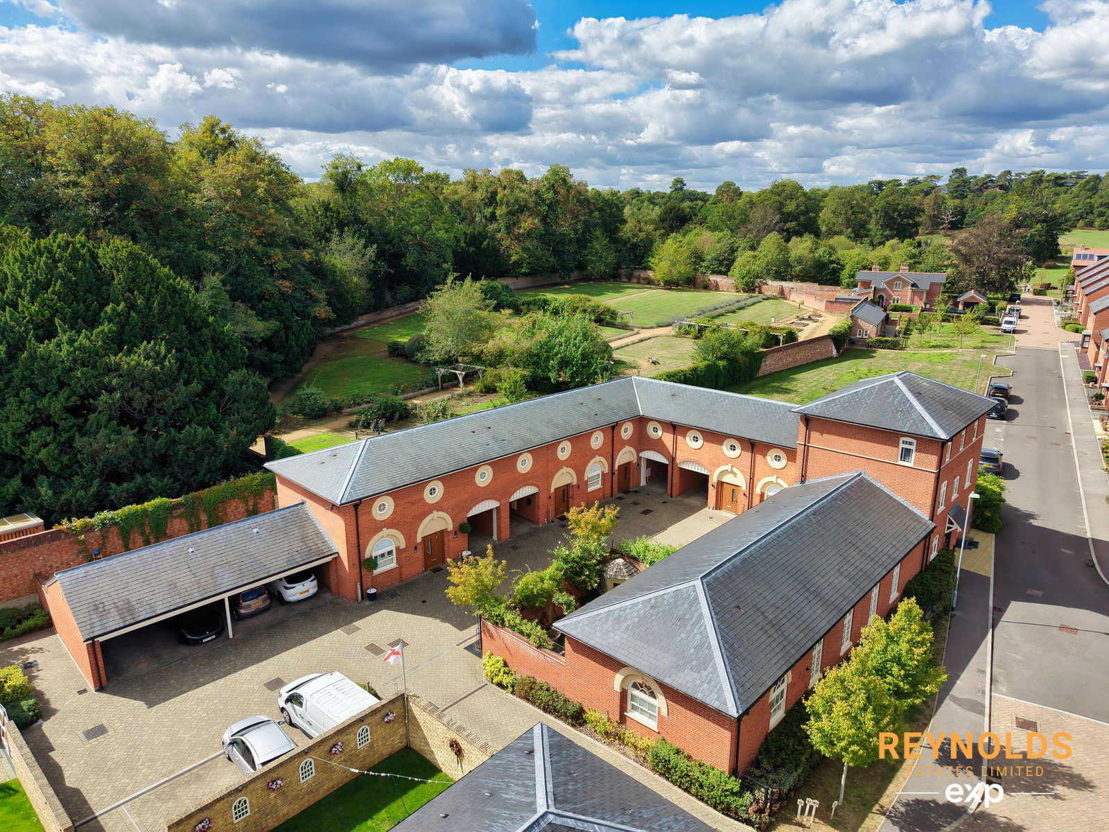 Mews House for sale in West Malling, Leybourne Chase, West Malling, Kent, ME19 5ST, 1140 m²