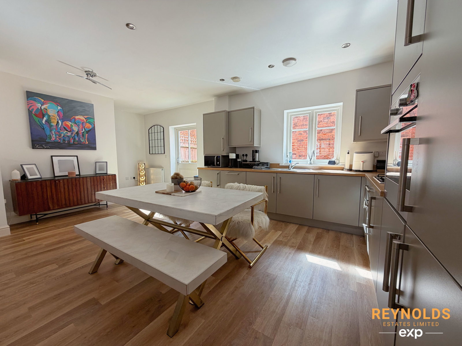 Mews House for sale in West Malling, Leybourne Chase, West Malling, Kent, ME19 5ST, 1140 m²