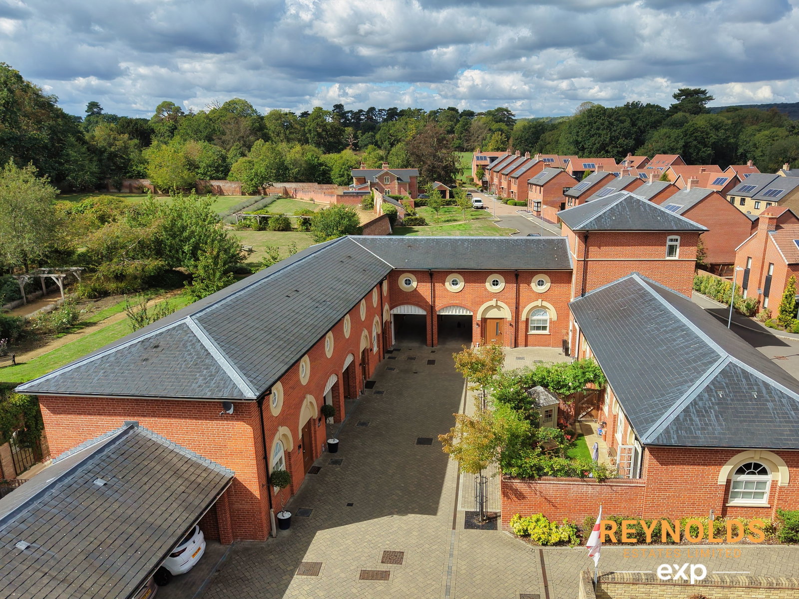 Mews House for sale in West Malling, Leybourne Chase, West Malling, Kent, ME19 5ST, 1140 m²