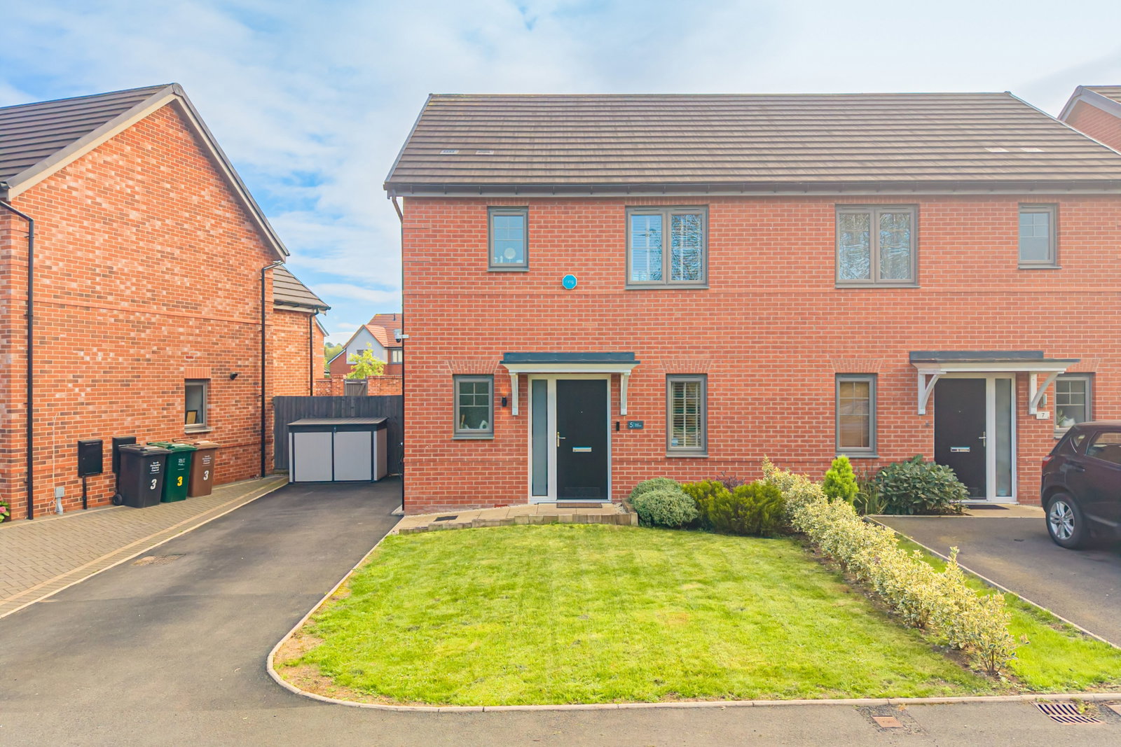 Semi Detached House for sale in Swadlincote, Pearl Gardens, Newhall, Swadlincote, DE11 0YE