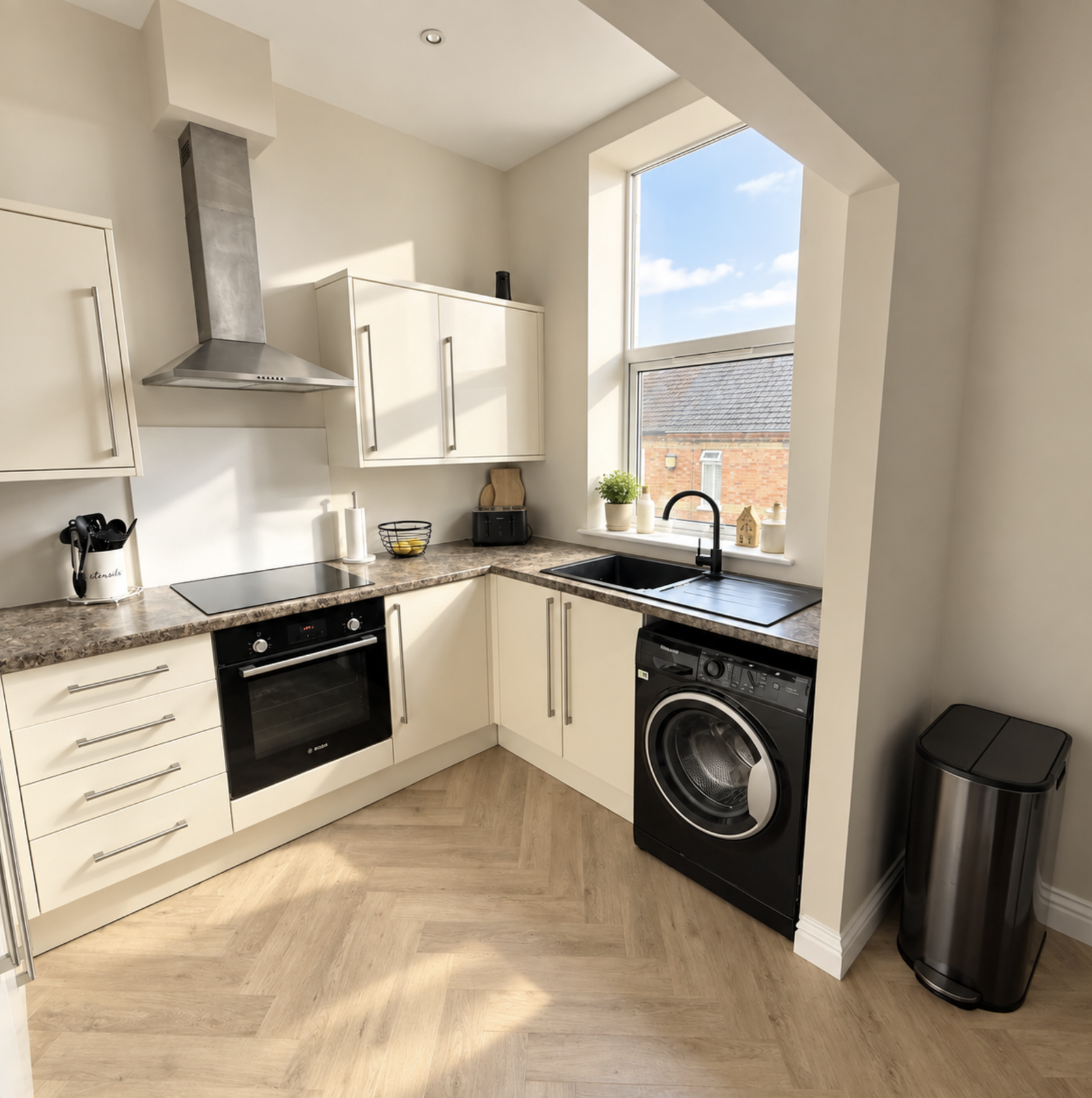 Apartment for sale in Milton Keynes, Newport Road, New Bradwell, Milton Keynes, MK13 0AL