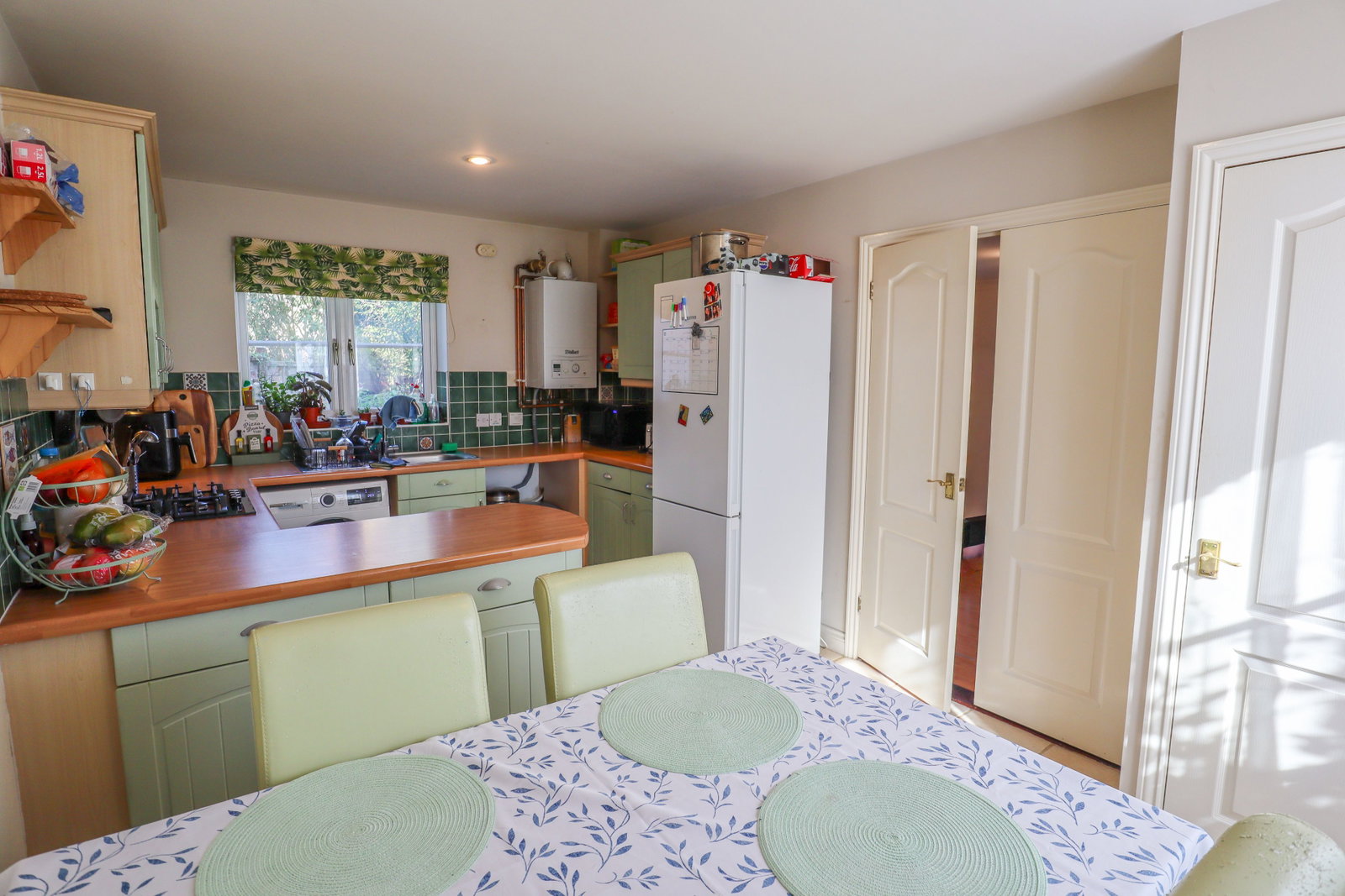 Semi Detached House for sale in Calne, Springfield Drive, Calne