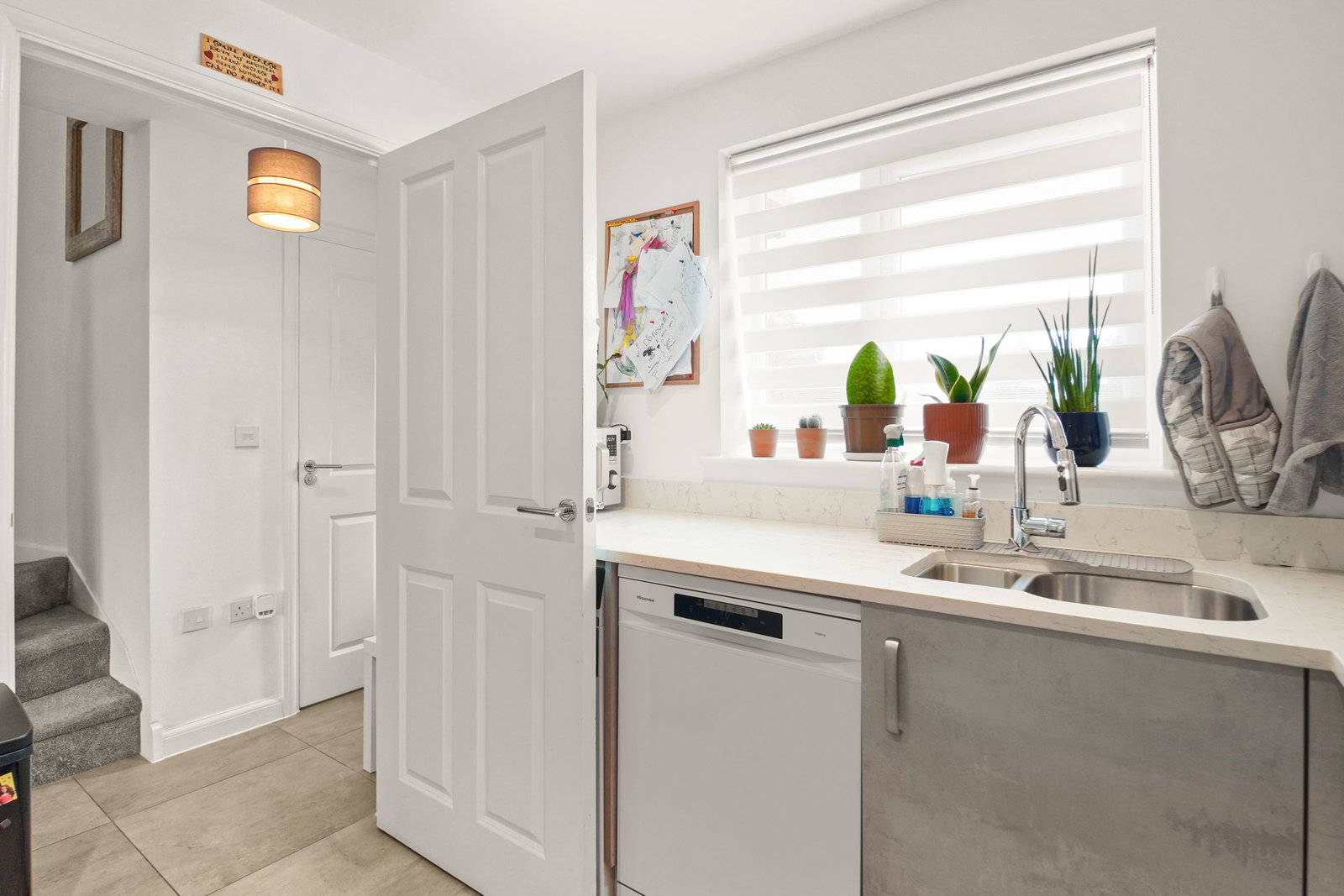 Terraced House for sale in Milton Keynes, Barrosa Way, Whitehouse, Milton Keynes, Buckinghamshire, MK8 1DS, 979 m²