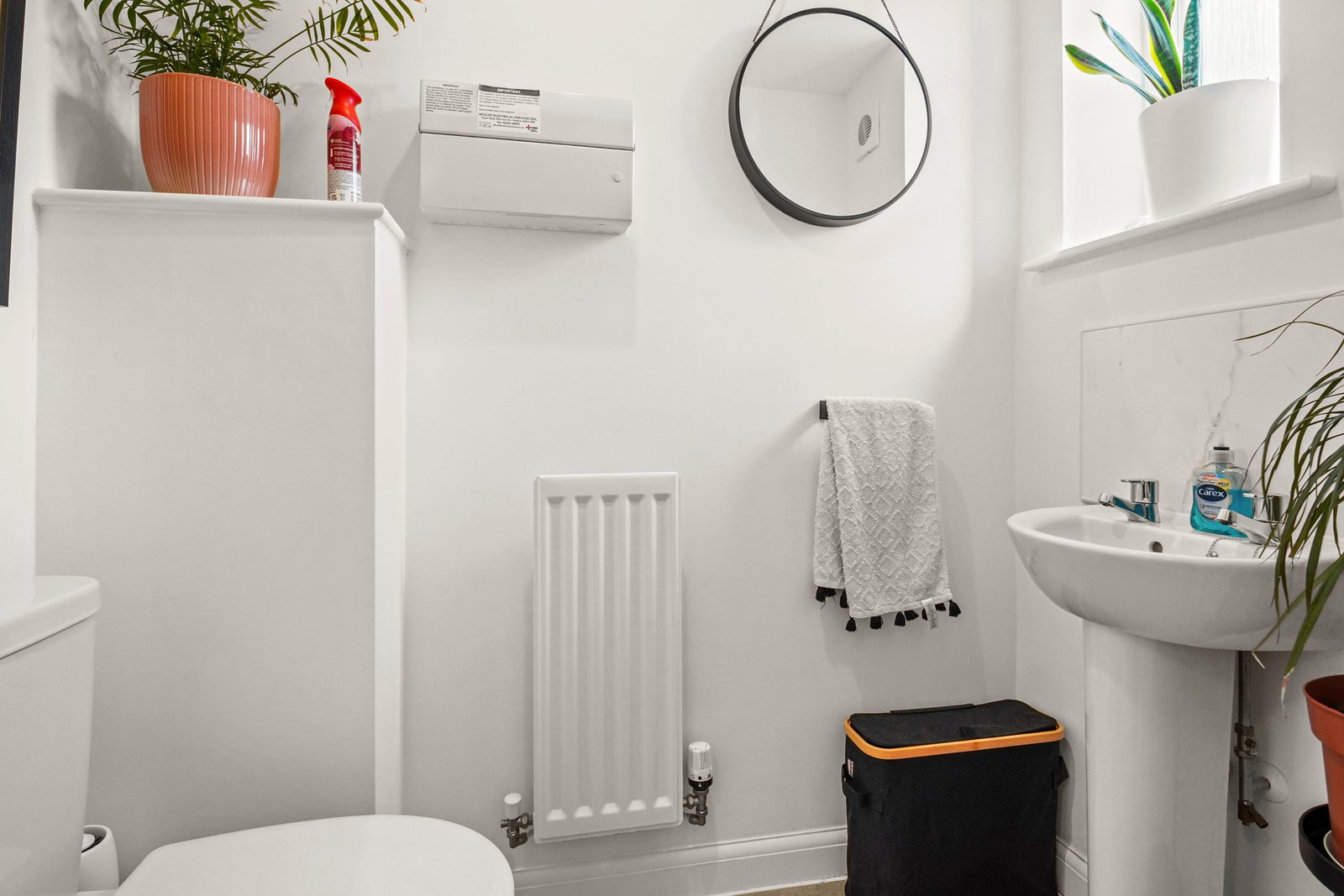Terraced House for sale in Milton Keynes, Barrosa Way, Whitehouse, Milton Keynes, Buckinghamshire, MK8 1DS, 979 m²