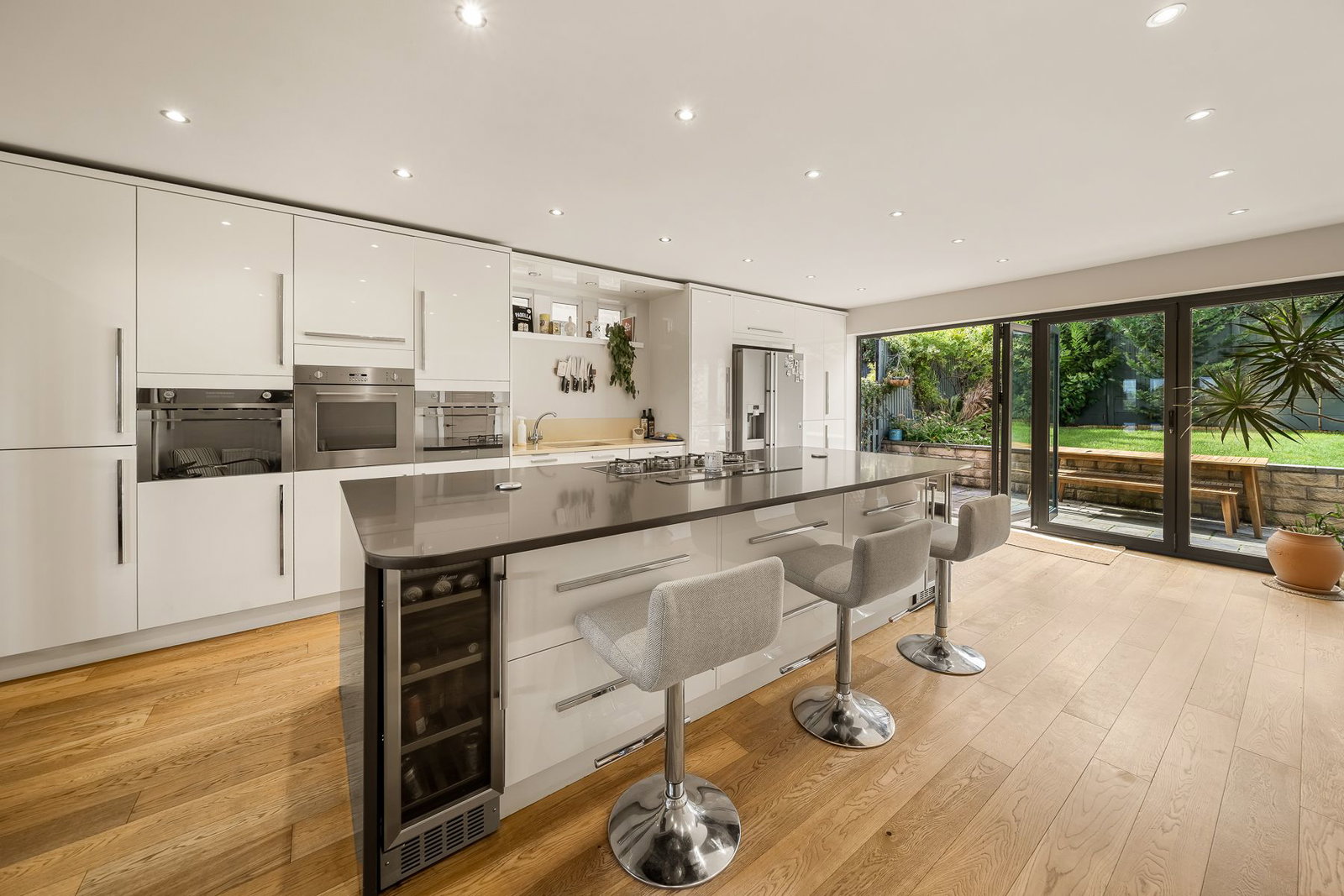 Detached House for sale in Huddersfield, Greenhead Avenue, Huddersfield, HD5