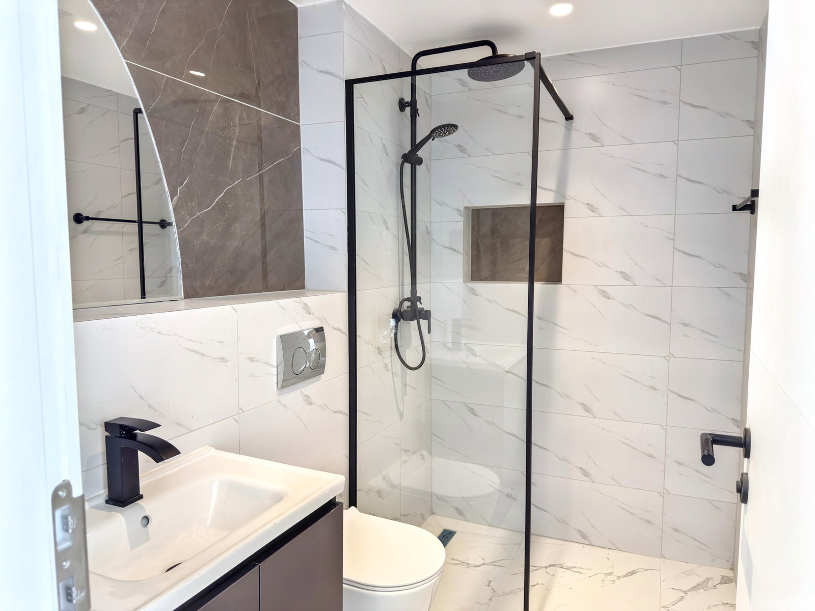 Apartment for sale in Wembley, 2 Forty Lane, Wembley, HA9 9EB, 560 m²