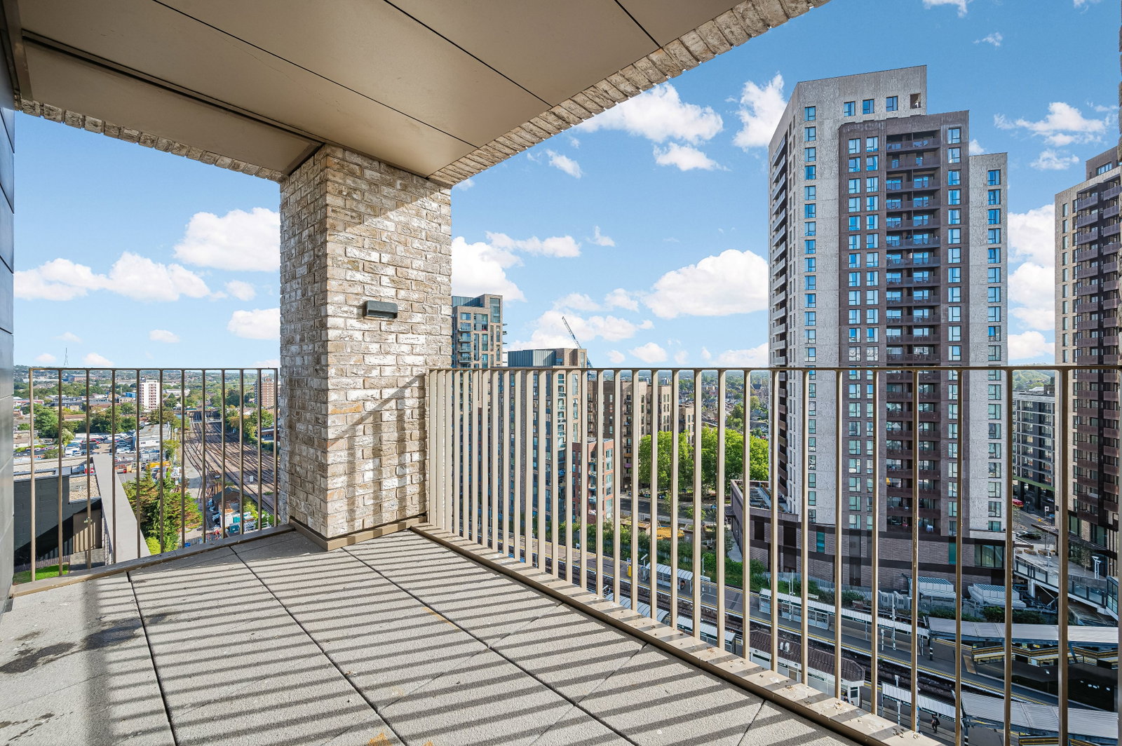 Apartment for sale in Croydon, Caithness Walk, Croydon, CR0 2WD