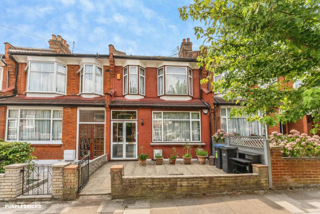 Terraced House for sale in London, Shrewsbury Road, Bounds Green, N11 2LN, 1445 m²