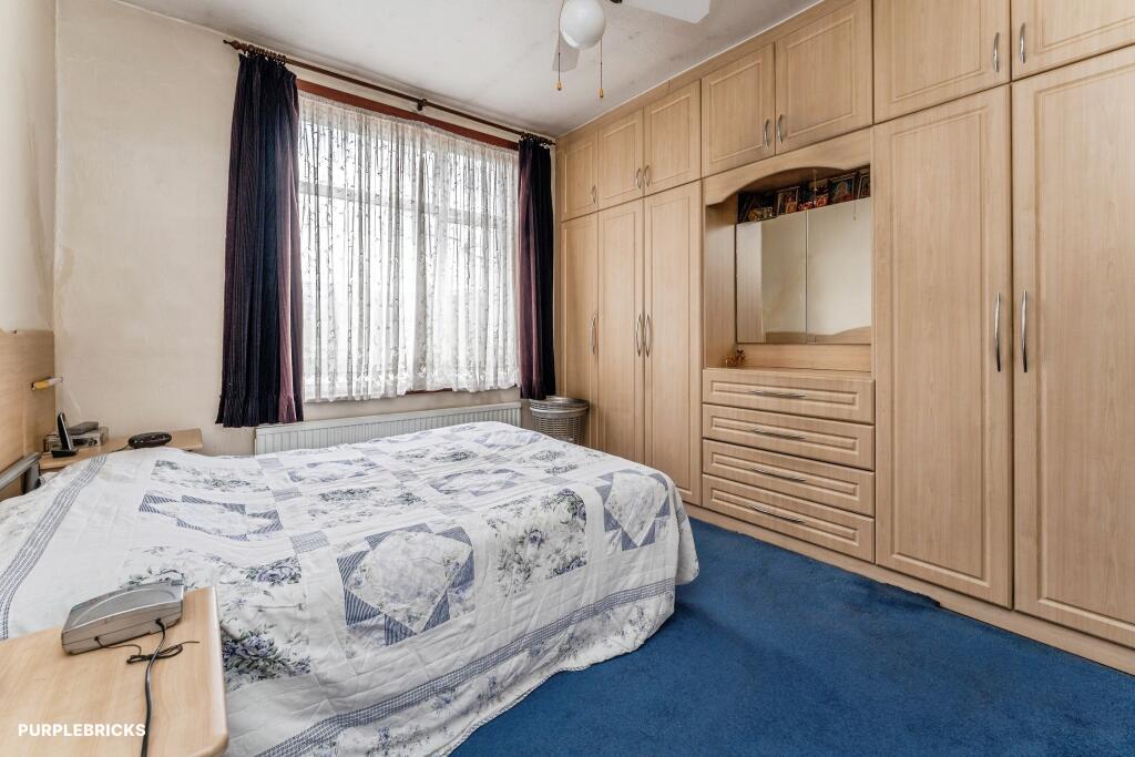 Terraced House for sale in London, Shrewsbury Road, Bounds Green, N11 2LN, 1445 m²