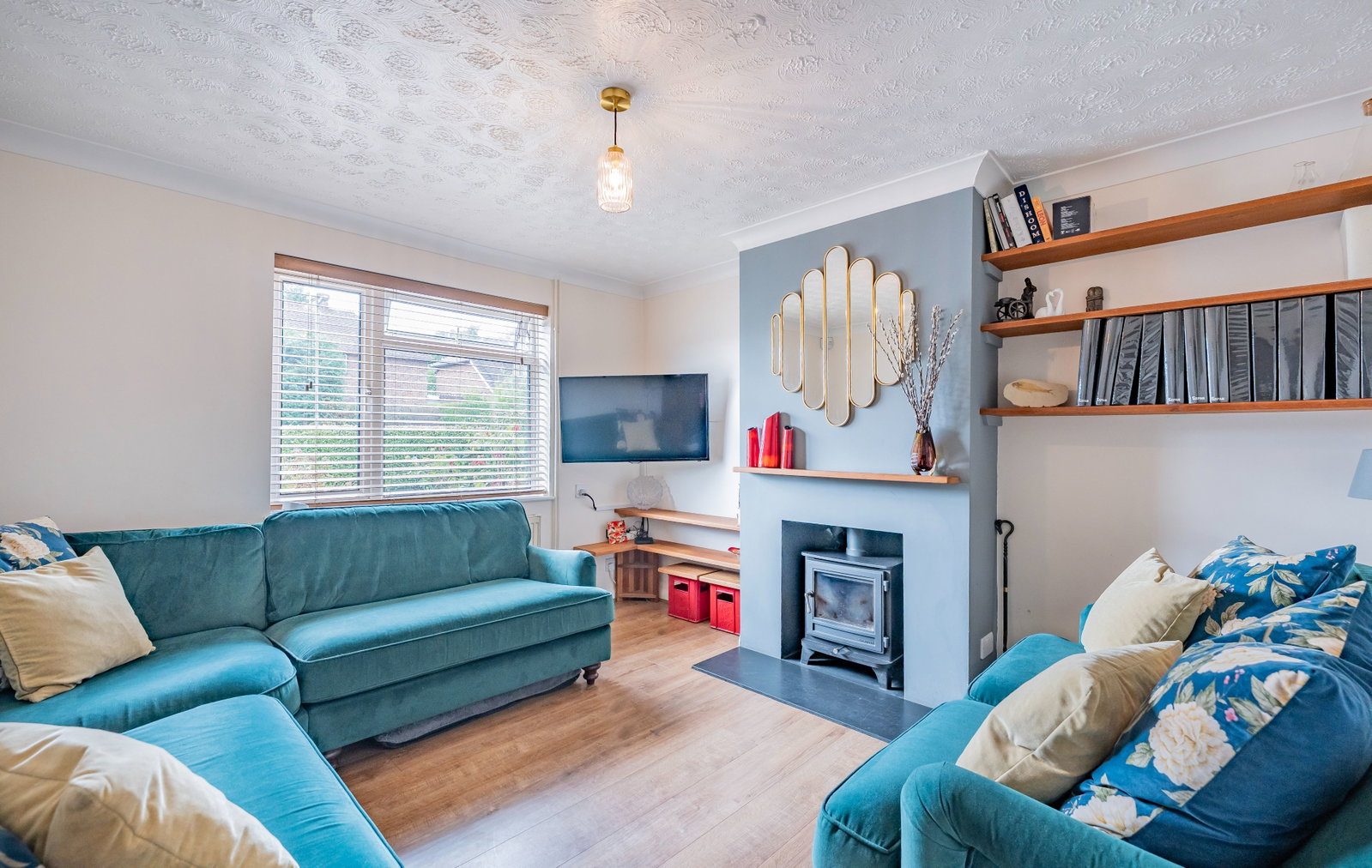 Semi Detached House for sale in Crowborough, Bracken Close, Crowborough, TN6 2EJ