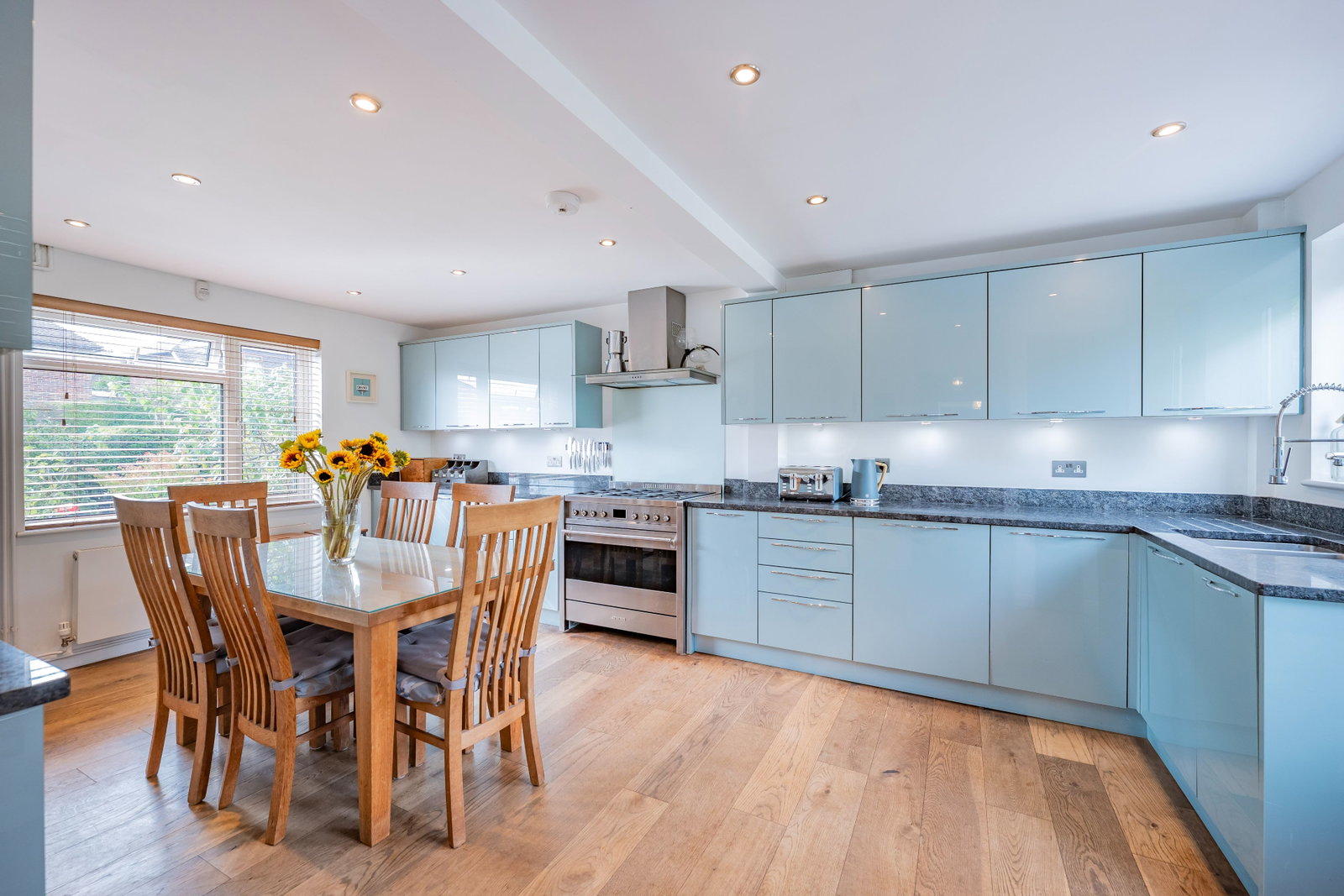 Semi Detached House for sale in Crowborough, Bracken Close, Crowborough, TN6 2EJ