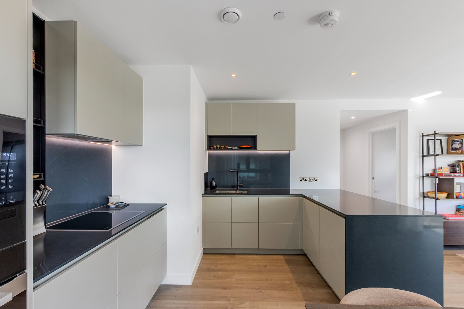 Flat for sale in London, Azure Appartments, Woodberry Down, N4