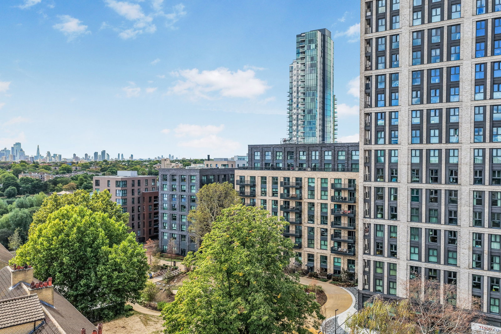 Flat for sale in London, Azure Appartments, Woodberry Down, N4