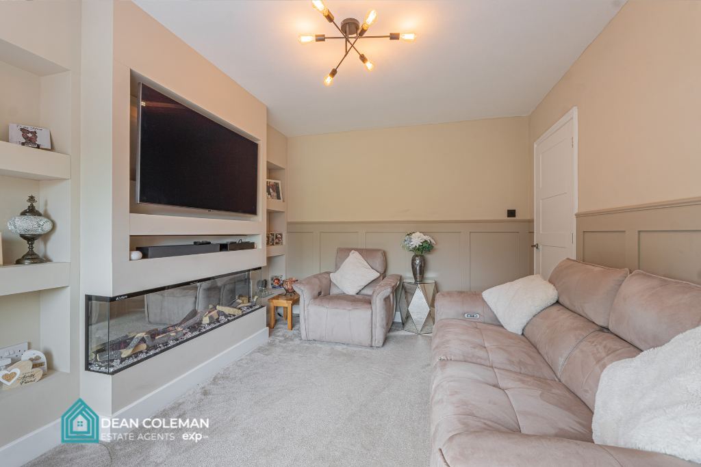 Semi Detached House for sale in Birmingham, New Inns Lane, Rubery, Rednal, B45 9TS, 1127 m²