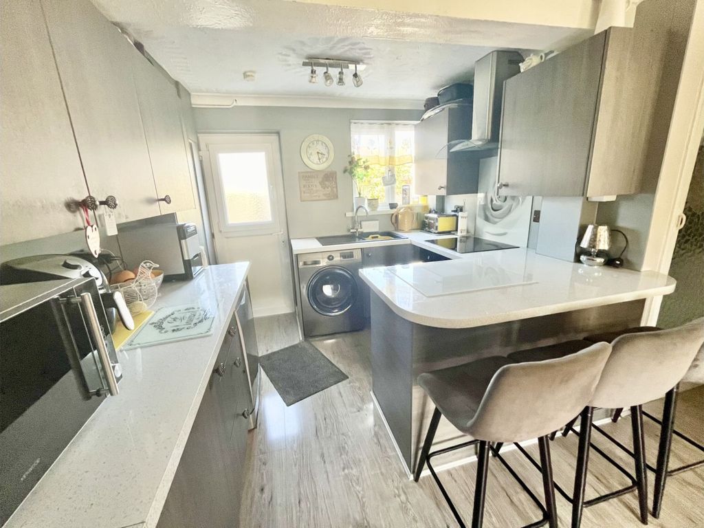 Semi Detached House for sale in Neath, Ynys Cadwyn, Glynneath, Neath, SA11 5HN