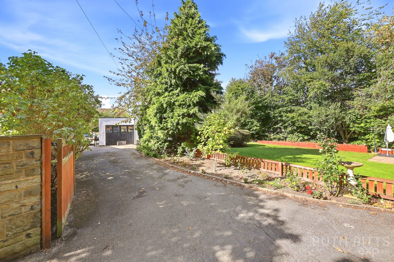 Detached House for sale in Wakefield, Woodland Road, Wakefield, WF2