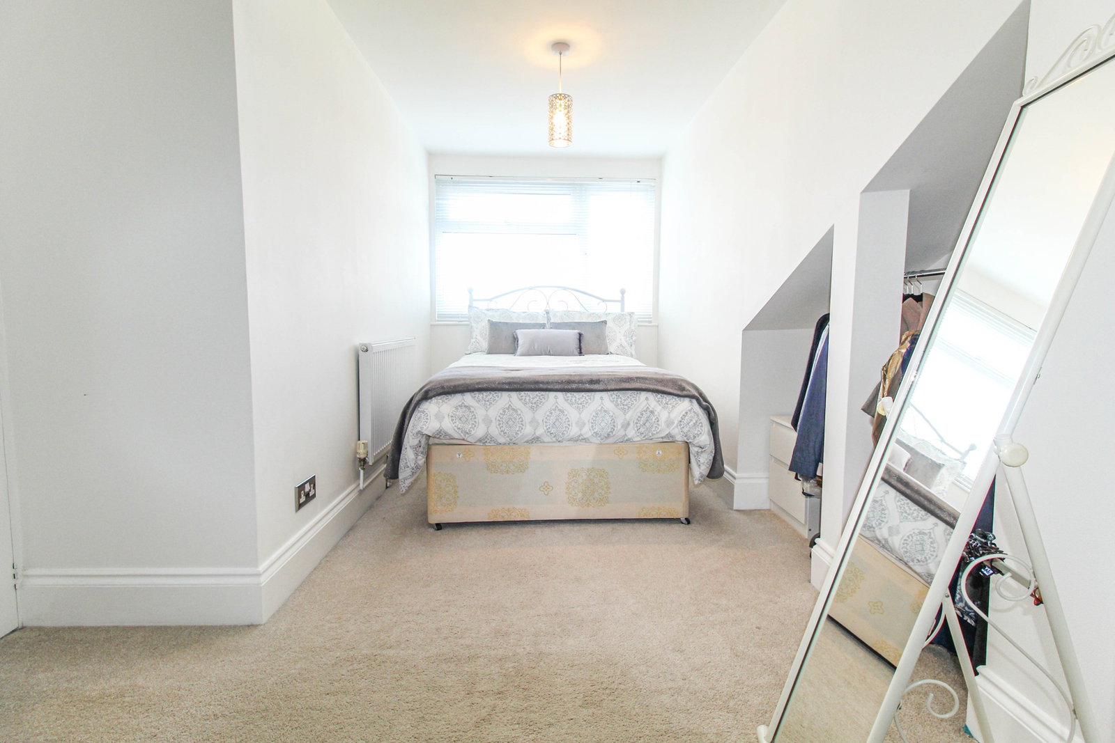 Semi Detached House for sale in Stanford-le-hope, Cloisters, Stanford Le Hope SS17 7EG