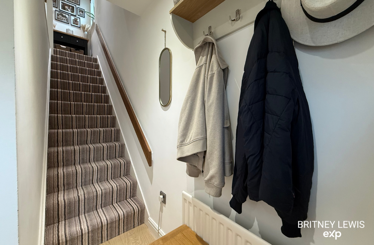 Link Detached House for sale in Burton-on-trent, Goodwood Close, Stretton, Burton-on-Trent