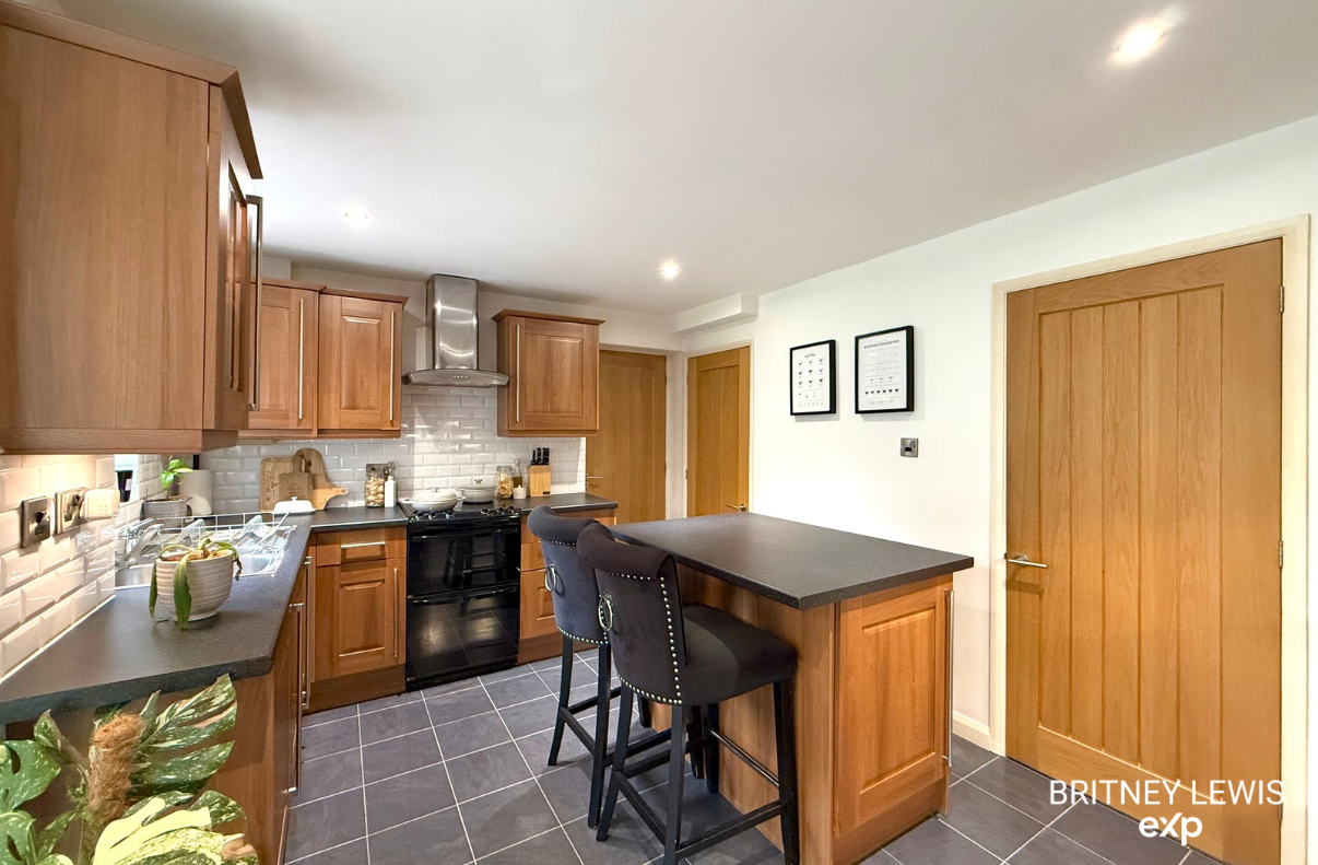 Link Detached House for sale in Burton-on-trent, Goodwood Close, Stretton, Burton-on-Trent