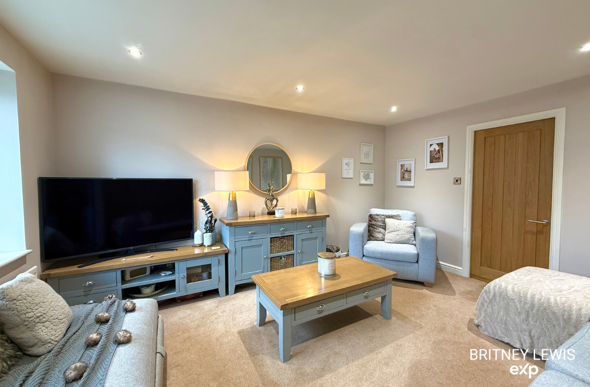 Link Detached House for sale in Burton-on-trent, Goodwood Close, Stretton, Burton-on-Trent