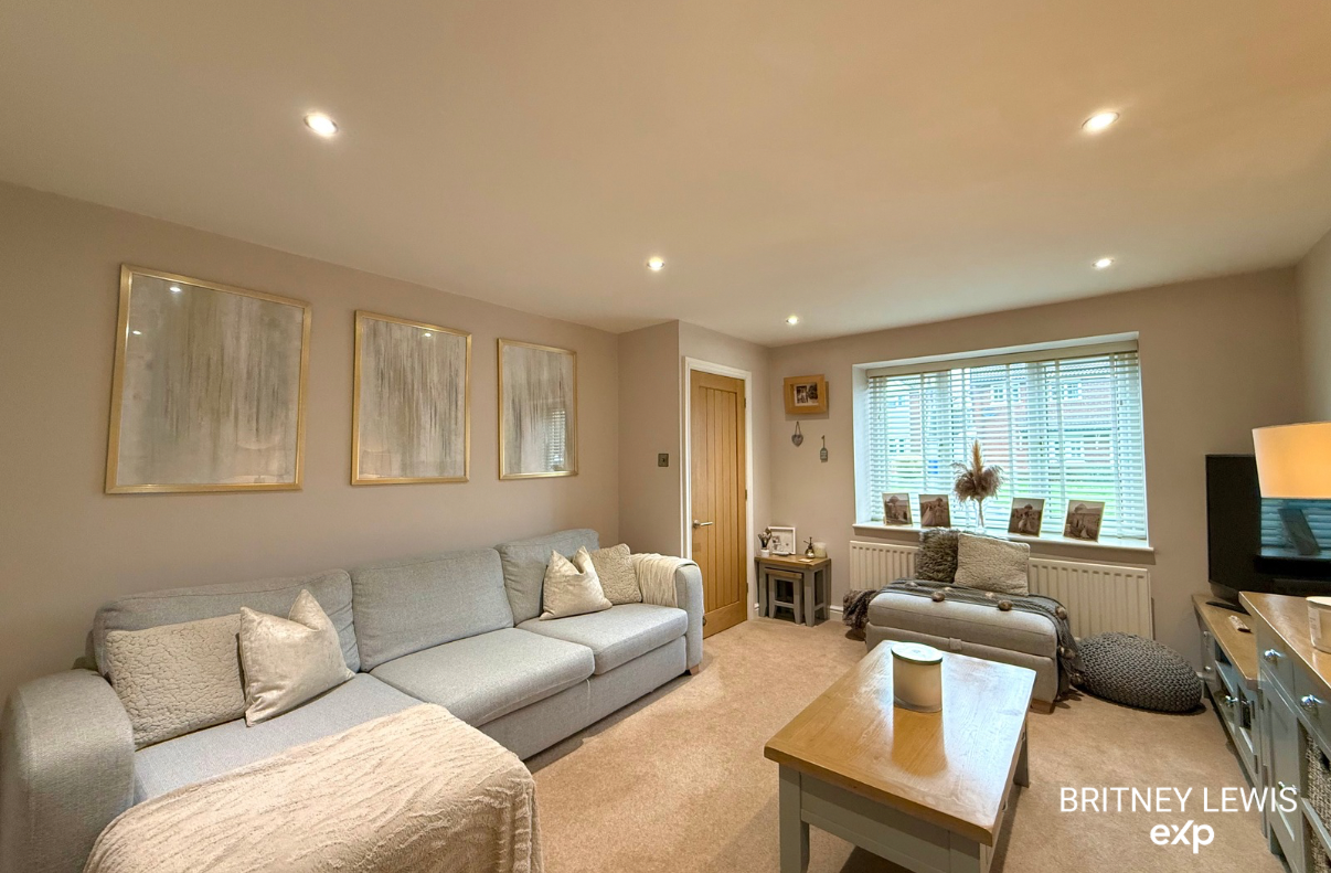 Link Detached House for sale in Burton-on-trent, Goodwood Close, Stretton, Burton-on-Trent