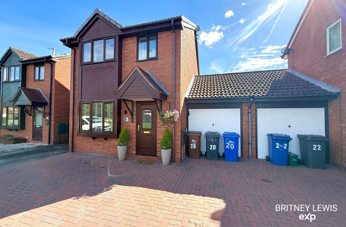 Link Detached House for sale in Burton-on-trent, Goodwood Close, Stretton, Burton-on-Trent