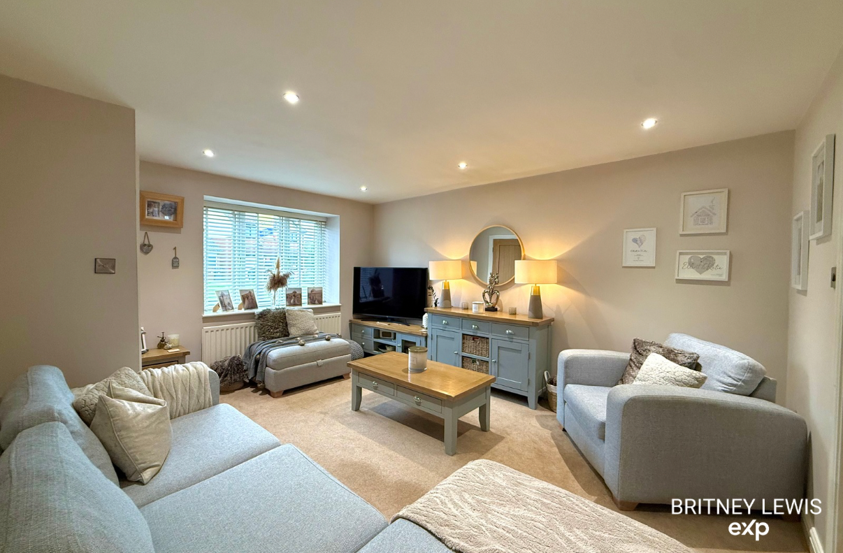 Link Detached House for sale in Burton-on-trent, Goodwood Close, Stretton, Burton-on-Trent