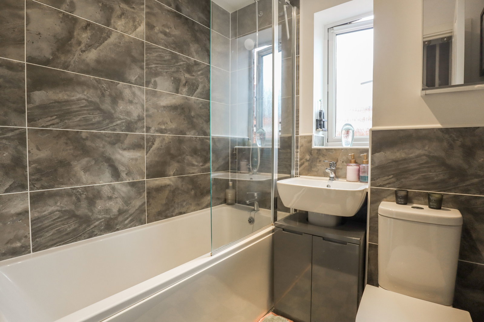 Semi Detached House for sale in Calne, Cavendish Close, Calne