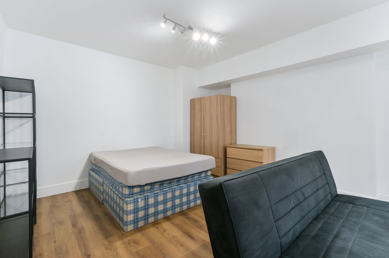 Block Of Flats for sale in London, Warwick Road, London, SW5 9EZ