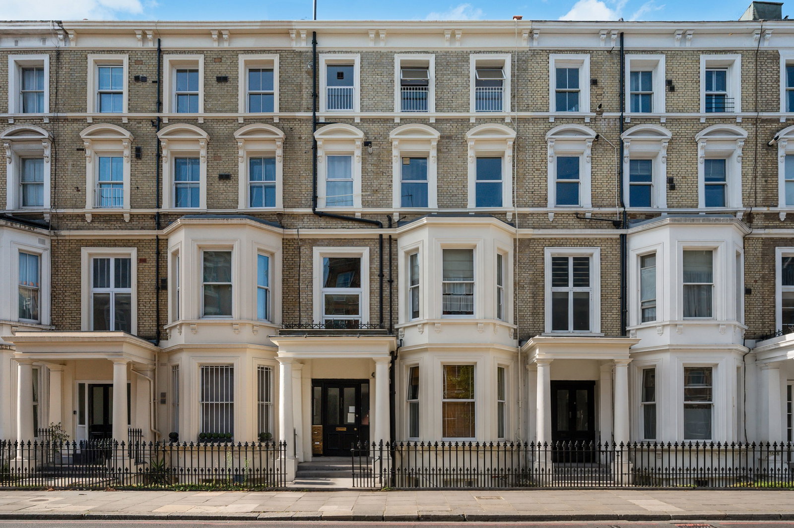 Block Of Flats for sale in London, Warwick Road, London, SW5 9EZ