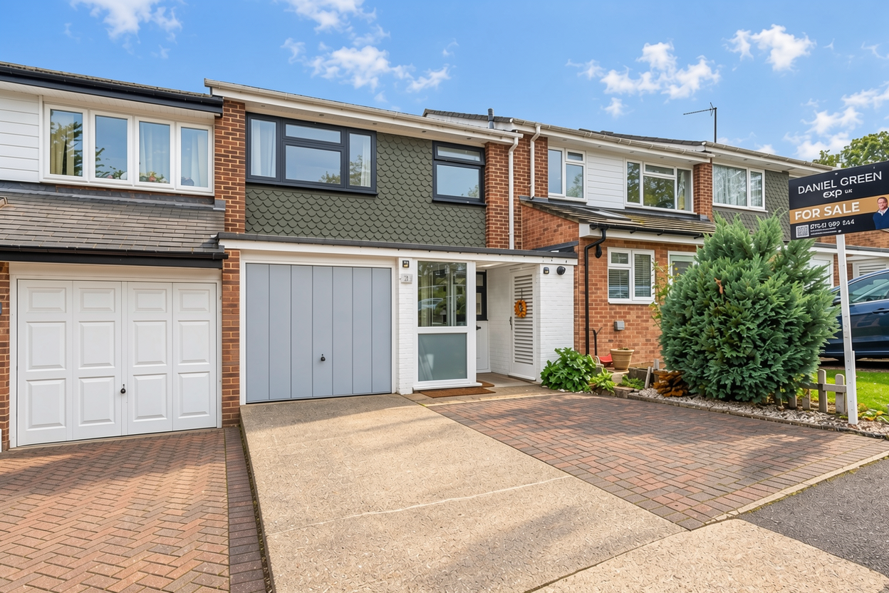 Terraced House for sale in Hemel Hempstead, Vicarage Close, Boxmoor, Hemel Hempstead, HP1, 1201 m²
