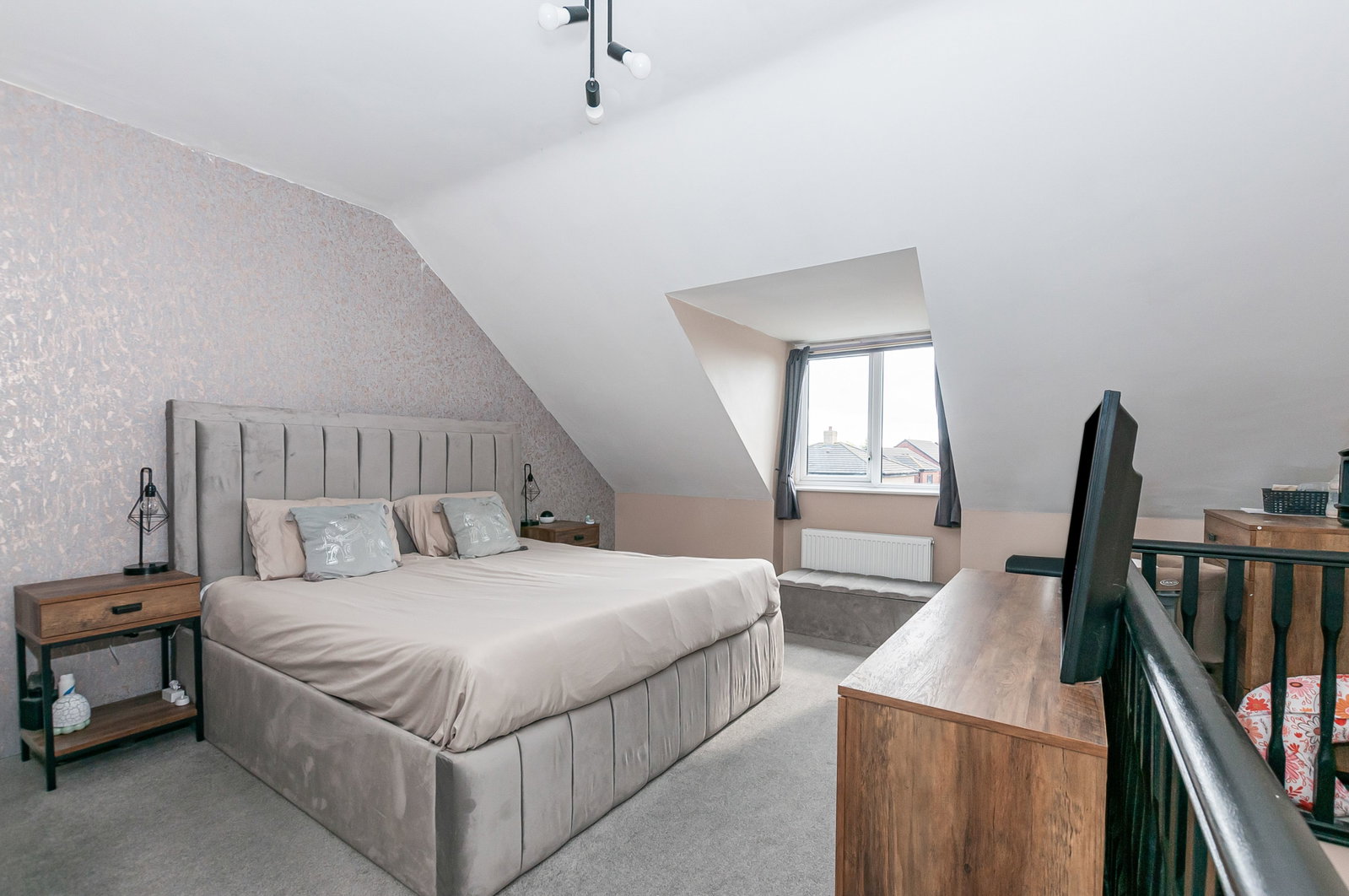 Semi Detached House for sale in Hull, Richmond Lane, Kingswood, Hull, East Riding of Yorkshire, HU7 3JZ