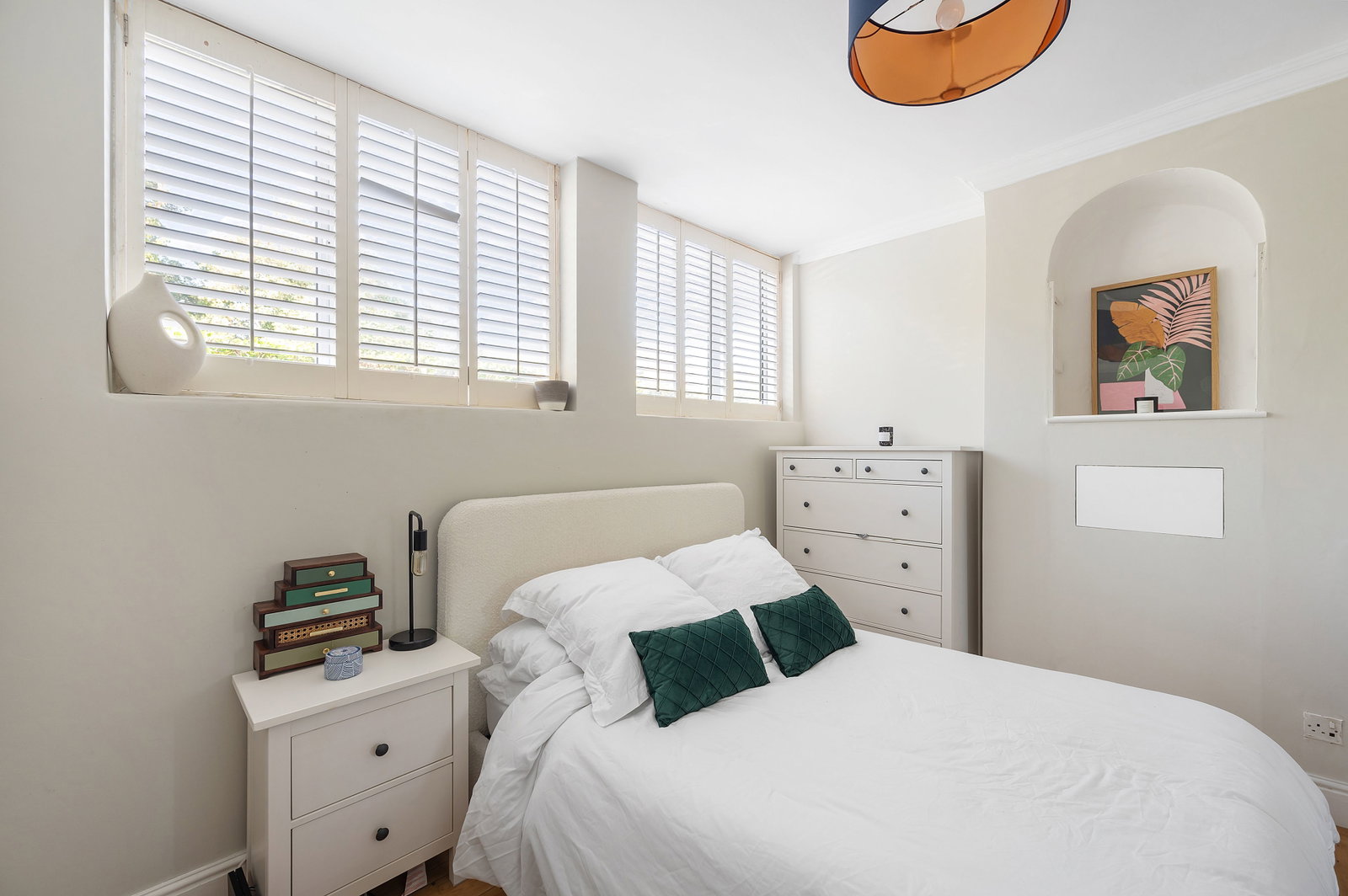 Apartment for sale in London, Latchmere Road, Battersea, SW11, 390 m²