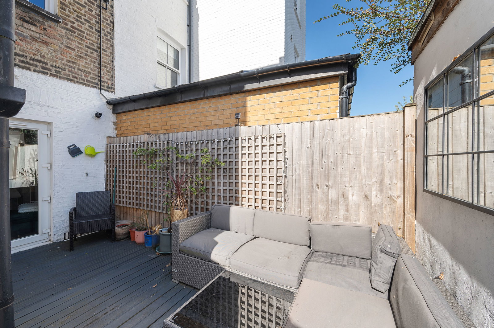 Apartment for sale in London, Latchmere Road, Battersea, SW11, 390 m²