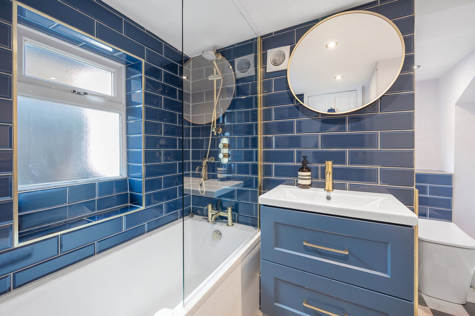 Apartment for sale in London, Latchmere Road, Battersea, SW11, 390 m²