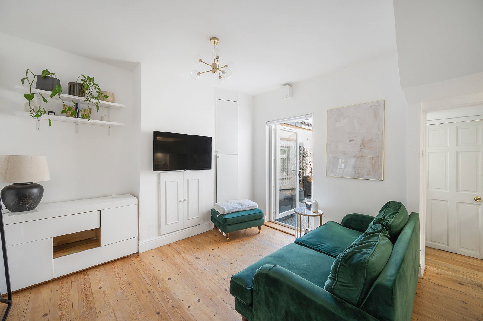 Apartment for sale in London, Latchmere Road, Battersea, SW11, 390 m²