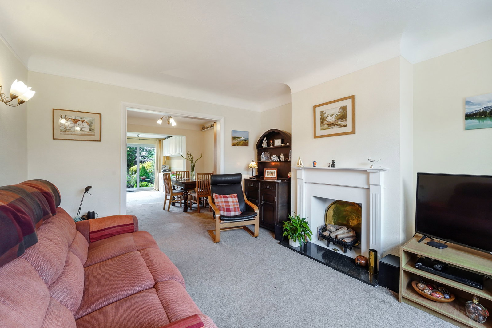 Semi Detached House for sale in Epsom, Oakhurst Road, Epsom, KT19 9SF, 1131 m²