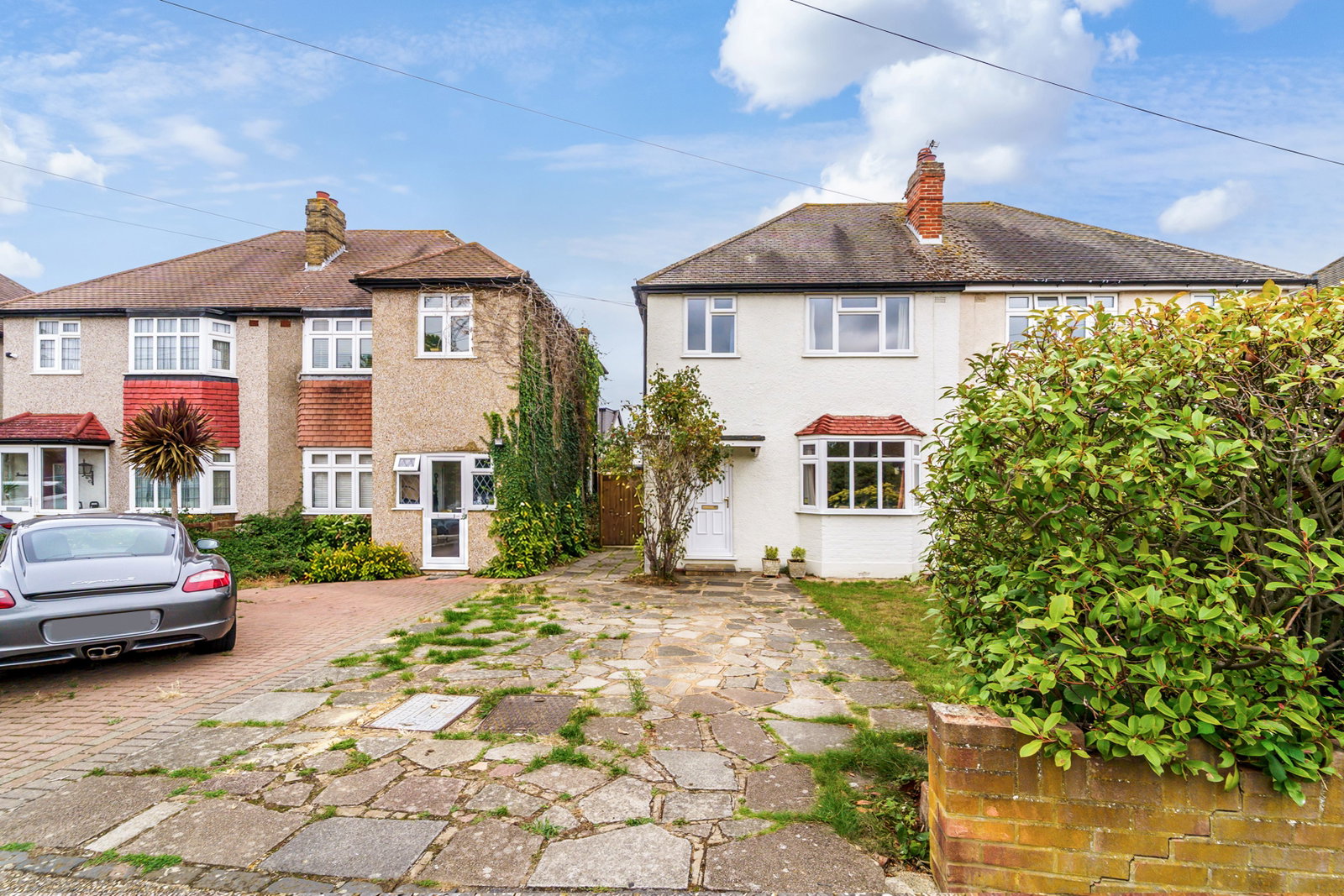 Semi Detached House for sale in Epsom, Oakhurst Road, Epsom, KT19 9SF, 1131 m²