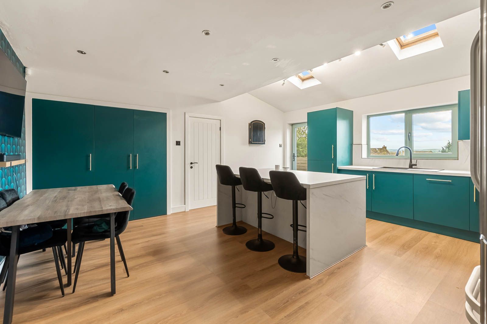 Cottage for sale in Halifax, Cross Lane, Shelf