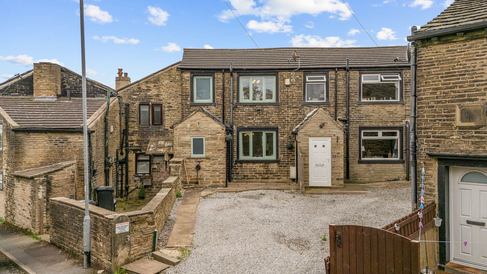 Cottage for sale in Halifax, Cross Lane, Shelf