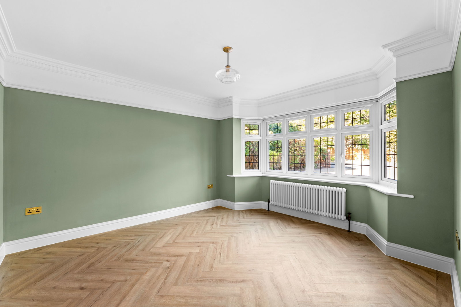 Detached House for sale in Epsom, Longdown Lane South, Epsom, Surrey, KT17 4JJ, 2169 m²