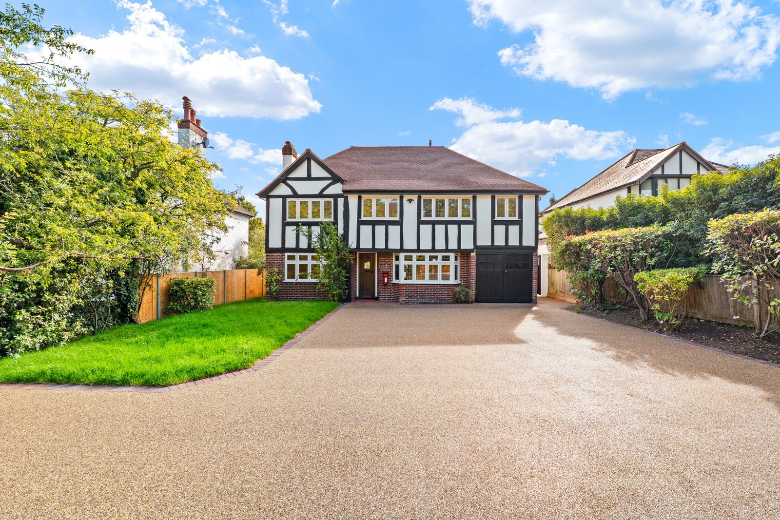 Detached House for sale in Epsom, Longdown Lane South, Epsom, Surrey, KT17 4JJ, 2169 m²